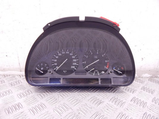 Щиток приборов (приборная панель) BMW 5-series (E39) 62 11 8 381 810