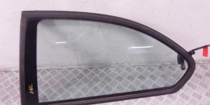 Стекло кузовное боковое левое BMW 3-series (E46) 51 36 8 250 335