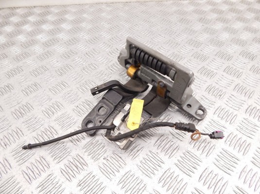 Петля крышки багажника BMW 5-series (E60/61) 41 62 7 210 667