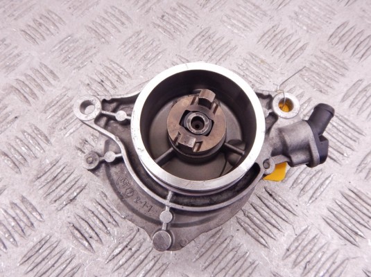 Насос вакуумный BMW 3-series (E46) 11 66 7 787 366 Насос вакуумный BMW 3-series (E46) 11 66 7 787 366