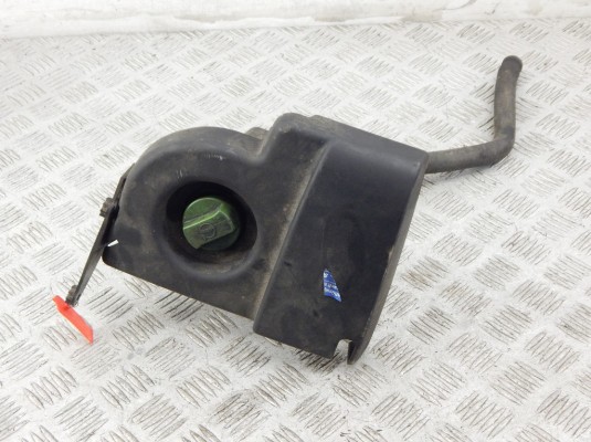 Бачок гидроусилителя VOLKSWAGEN PASSAT 5+ (2000-2005) 3b0422371 Бачок гидроусилителя VOLKSWAGEN PASSAT 5+ (2000-2005) 3b0422371