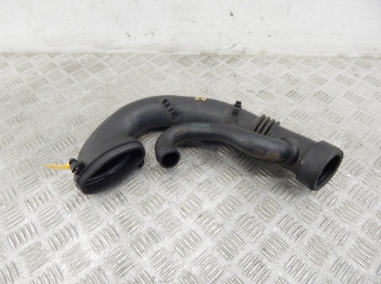 Патрубок воздушного фильтра BMW 5-series (E60/61) 13 71 7 786 013 Патрубок воздушного фильтра BMW 5-series (E60/61) 13 71 7 786 013