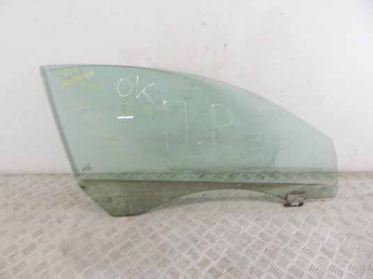 Стекло двери передней правой BMW 6-series (E63/E64) Стекло двери передней правой BMW 6-series (E63/E64)