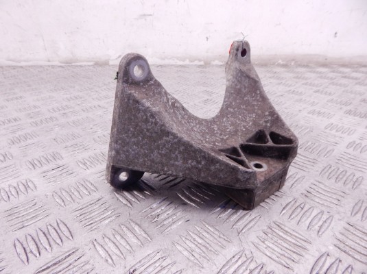 Кронштейн КПП BMW 5-series (E60/61) 22 31 6 761 107 Кронштейн КПП BMW 5-series (E60/61) 22 31 6 761 107