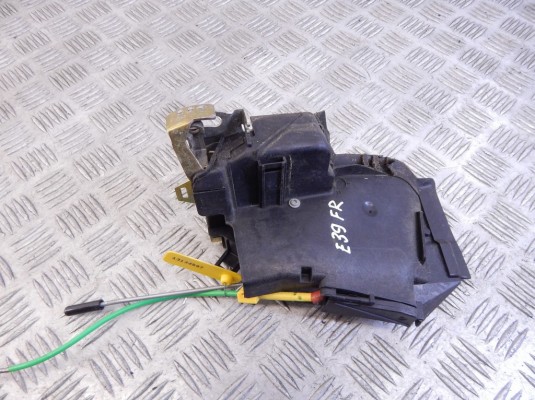 Замок двери передней правой BMW 5-series (E39) 51 21 8 235 104