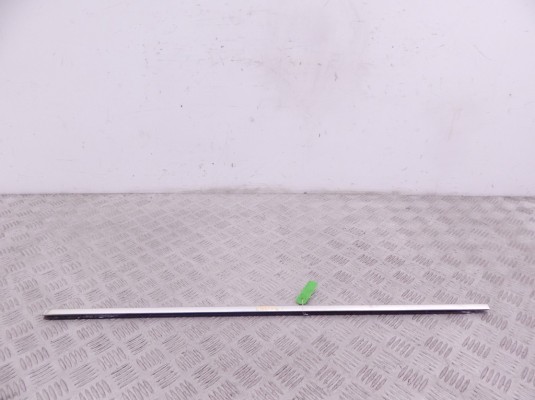 Молдинг стекла двери передней левой наружный BMW 5-series (E60/61) 51 21 7 057 435 Молдинг стекла двери передней левой наружный BMW 5-series (E60/61) 51 21 7 057 435