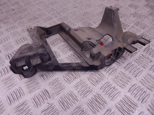 Крепление фары правой BMW X5-series (E53) 63 12 6 927 798 Крепление фары правой BMW X5-series (E53) 63 12 6 927 798