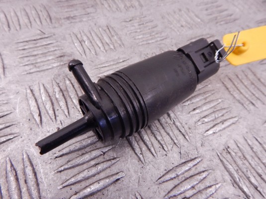 Насос (моторчик) омывателя стекла BMW 5-series (E39) 67 12 8 377 612