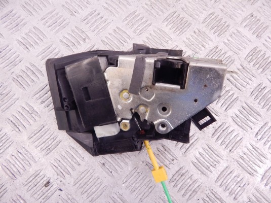 Замок двери передней правой BMW 5-series (E39) 51 21 8 235 104