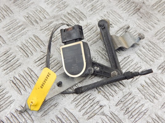 Датчик положения кузова BMW 3-series (F30/31) 37 14 6 860 843 Датчик положения кузова BMW 3-series (F30/31) 37 14 6 860 843