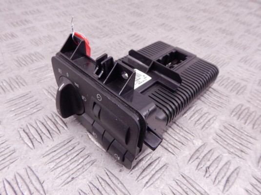 Переключатель света BMW 3-series (E46) 61 31 6 936 825 Переключатель света BMW 3-series (E46) 61 31 6 936 825