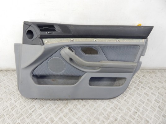 Обшивка двери передней правой (дверная карта) BMW 5-series (E39) Обшивка двери передней правой (дверная карта) BMW 5-series (E39)