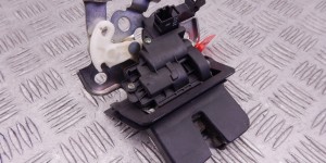 Замок багажника AUDI Q3 (8U) 2011-2014 8U0827520 Замок багажника AUDI Q3 (8U) 2011-2014 8U0827520