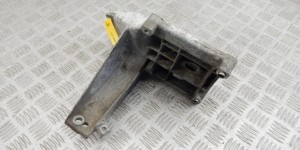Кронштейн двигателя BMW 7-series (E38) 1736956