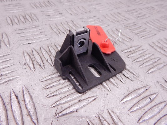 Кронштейн крепления фары противотуманной правой BMW 3-series (E90/91/92) 51 64 7 136 828