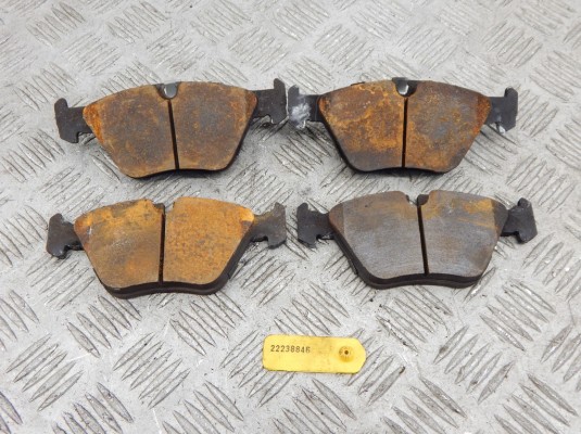 Тормозные колодки передние BMW 5-series (E39)