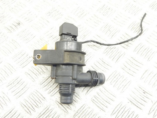 Насос антифриза дополнительный BMW 5-series (E39) 64 11 8 381 989