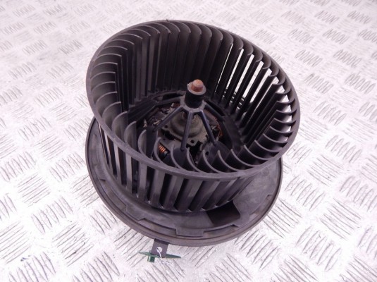 Моторчик печки BMW 3-series (E90/91/92) 64 11 6 933 663