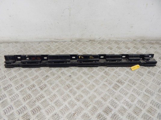 Кронштейн крепления порога BMW 5-series (F10/11) 51 77 7 184 777 Кронштейн крепления порога BMW 5-series (F10/11) 51 77 7 184 777