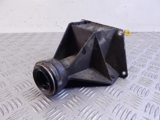 Кронштейн полуоси BMW X5-series (E53) 31 53 7 503 120