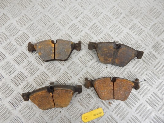 Тормозные колодки передние BMW 5-series (E60/61)