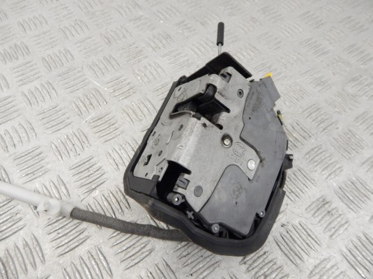 Замок двери передней правой BMW 3-series (E46) 51 21 8 253 433