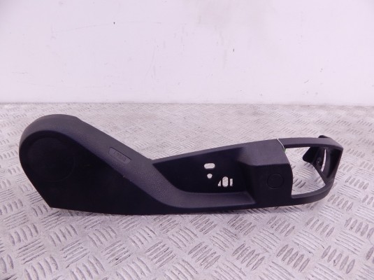 Накладка боковая на сиденье BMW 5-series (E60/61) 52 10 7 230 534 Накладка боковая на сиденье BMW 5-series (E60/61) 52 10 7 230 534