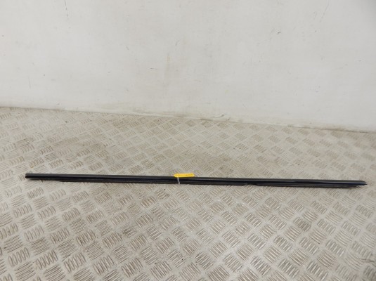 Молдинг стекла двери задней правой наружный BMW 3-series (F30/31)