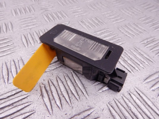 Подсветка номера BMW 5-series (E60/61) 63 26 8 372 001 Подсветка номера BMW 5-series (E60/61) 63 26 8 372 001