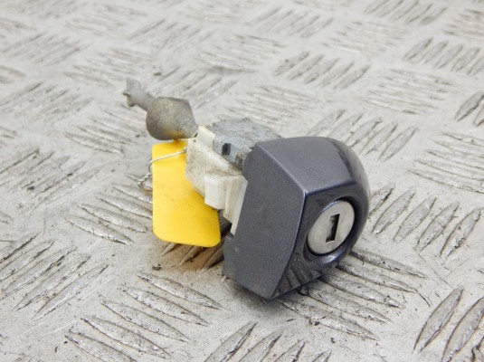 Личинка дверного замка BMW 1-series (E87) 51 21 7 200 933 Личинка дверного замка BMW 1-series (E87) 51 21 7 200 933