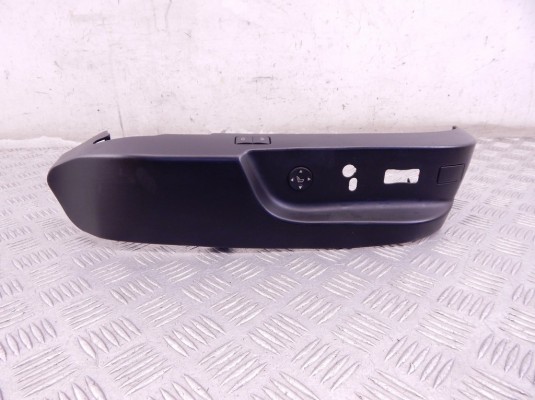 Накладка боковая на сиденье BMW 5-series (E39) 8207246