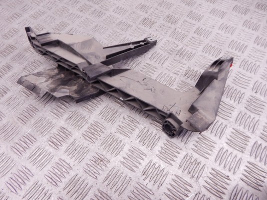 Крепление фары левой BMW X3-series (E83) 63 12 6 939 199 Крепление фары левой BMW X3-series (E83) 63 12 6 939 199