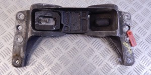 Кронштейн КПП BMW 5-series (E60/61) 22 31 6 761 102