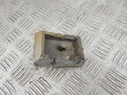 Опора под домкрат (поддомкратная подушка) BMW 5-series (E39) 51 71 7 001 650