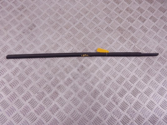 Молдинг стекла двери передней левой наружный BMW 1-series (E87) 51 33 7 066 601 Молдинг стекла двери передней левой наружный BMW 1-series (E87) 51 33 7 066 601