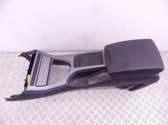 Подлокотник BMW X5-series (E53) 51 16 8 263 780