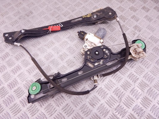 Стеклоподъемник электрический передний правый BMW 1-series (E87) 51 33 7 138 466