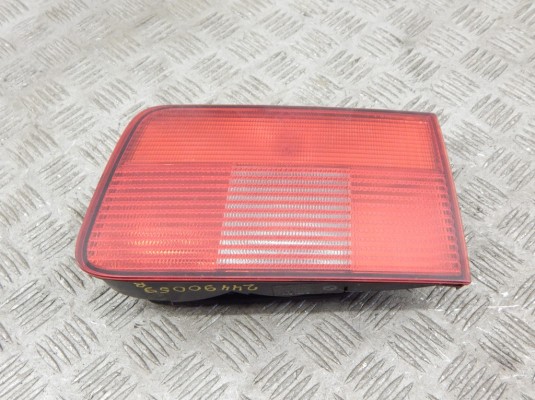 Фонарь крышки багажника правый BMW 5-series (E39) 8361674