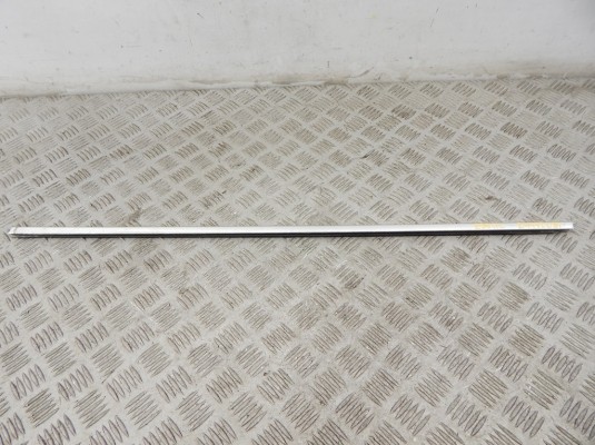 Молдинг стекла двери передней левой наружный BMW 5-series (E39) Молдинг стекла двери передней левой наружный BMW 5-series (E39)