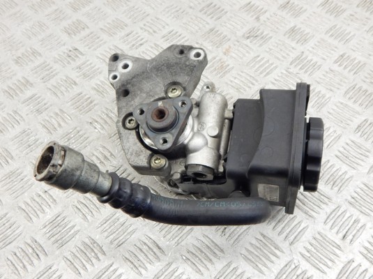 Насос гидроусилителя руля BMW X5-series (E53) 32 41 6 762 279