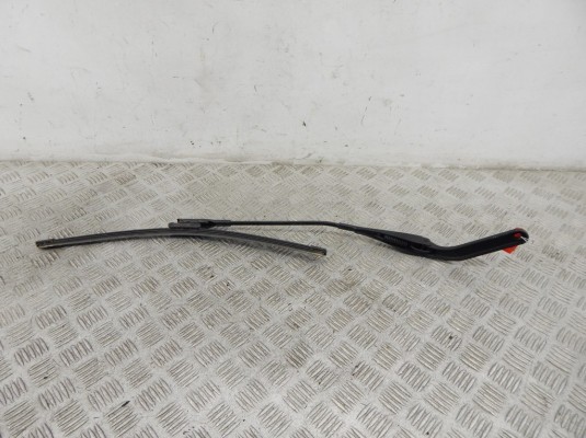 Щеткодержатель (поводок стеклоочистителя, дворник) BMW 1-series (E87) 61 60 7 122 136 Щеткодержатель (поводок стеклоочистителя, дворник) BMW 1-series (E87) 61 60 7 122 136