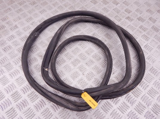 Уплотнитель багажника BMW 7-series (F01/02) 51 76 7 184 108