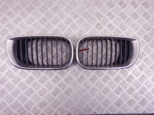 Решетка радиатора BMW 3-series (E46) 51 13 7 042 961 Решетка радиатора BMW 3-series (E46) 51 13 7 042 961