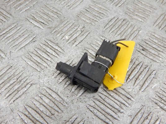 Выключатель концевой (концевик) BMW 5-series (E39) 61 31 8 352 229 Выключатель концевой (концевик) BMW 5-series (E39) 61 31 8 352 229