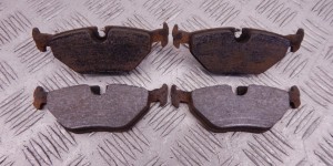 Тормозные колодки задние BMW 5-series (E39) 34 21 6 761 281