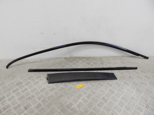 Молдинг двери передней левой BMW X5-series (E53) 51 32 8 257 701
