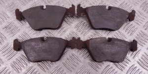 Тормозные колодки передние BMW 5-series (E39) 34 11 6 761 278