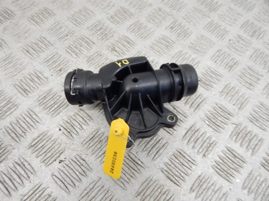 Корпус термостата BMW 5-series (E39) Корпус термостата BMW 5-series (E39)