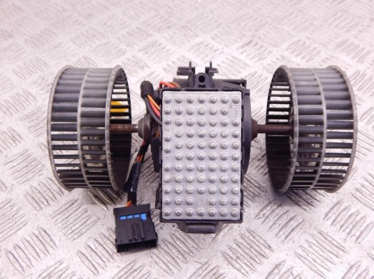 Моторчик печки BMW 6-series (E63/E64) 64 11 6 933 910 Моторчик печки BMW 6-series (E63/E64) 64 11 6 933 910