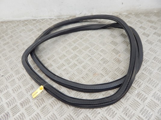 Уплотнитель BMW 5-series (G30/31) 51 72 7 490 027